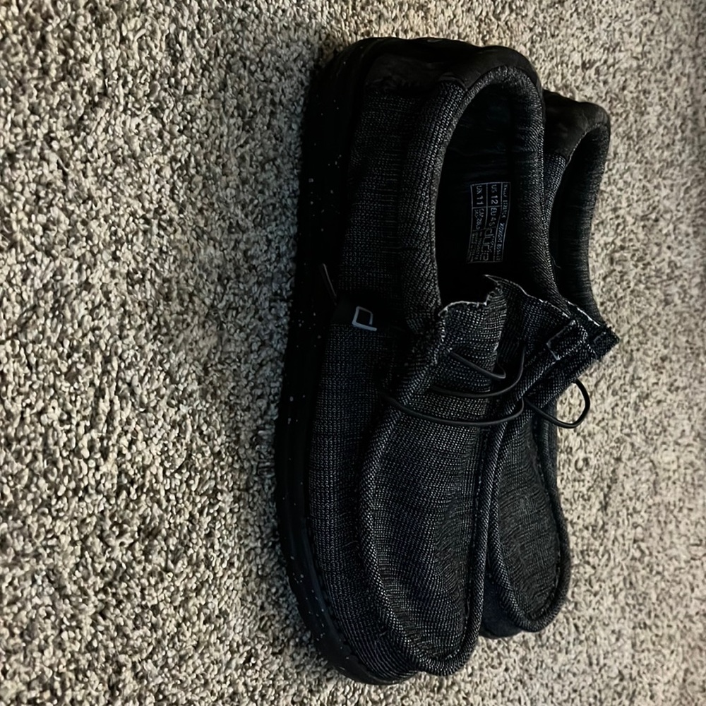 Like new mens Hey Dude size 12